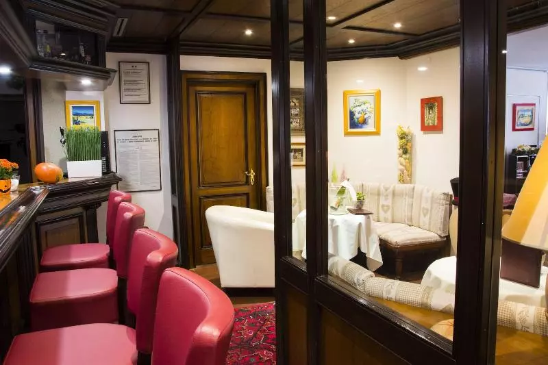 فندق Hostellerie Saint Florent