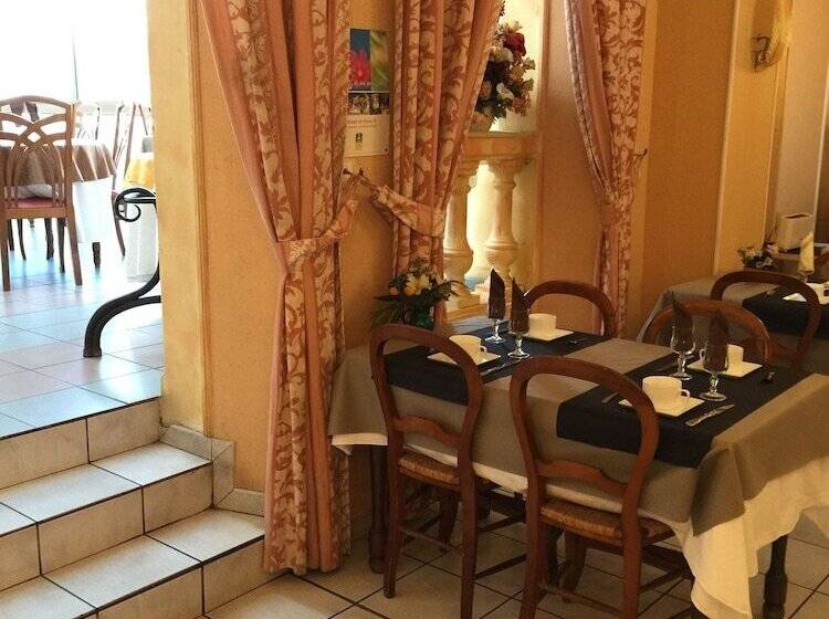 هتل Le Roi Gourmand