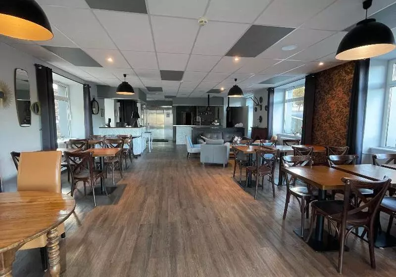 ホテル Logis Hôtel De Paris