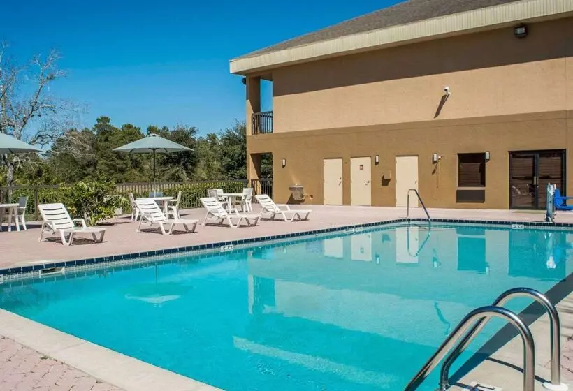 בית מלון כפרי Quality Inn