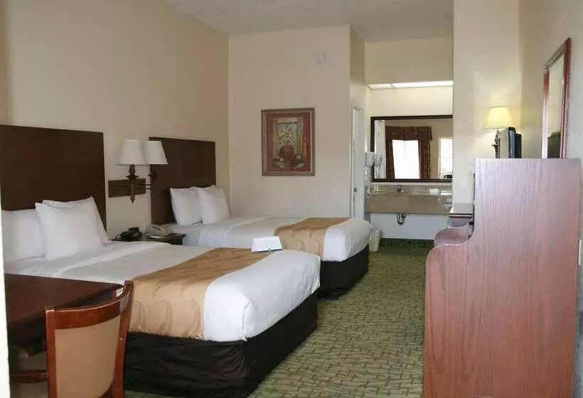 בית מלון כפרי Quality Inn