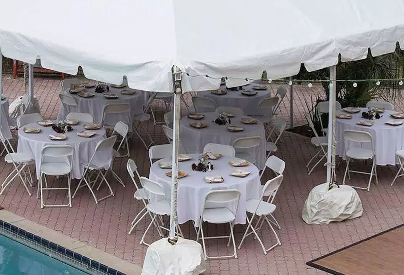 בית מלון כפרי Quality Inn