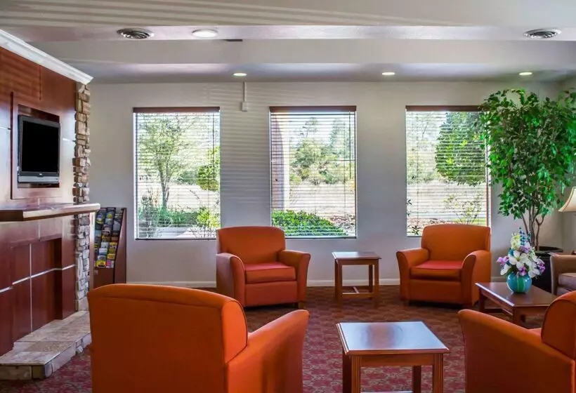 בית מלון כפרי Quality Inn