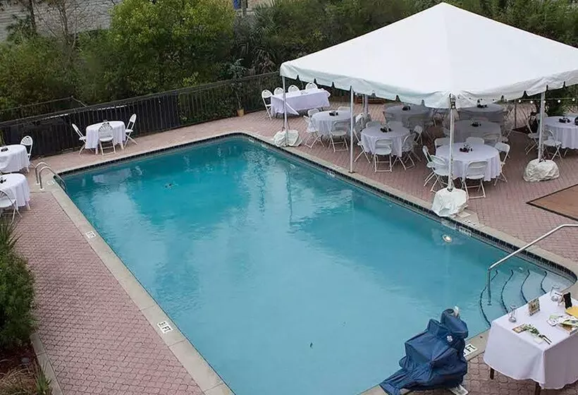 בית מלון כפרי Quality Inn