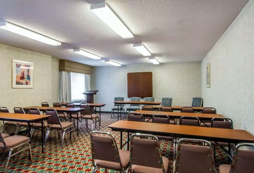 Отель Sleep Inn & Suites