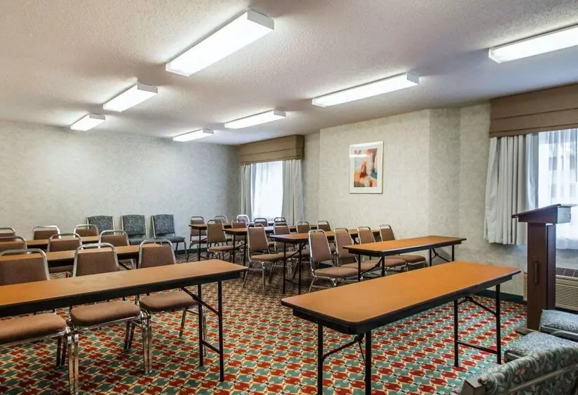 Отель Sleep Inn & Suites