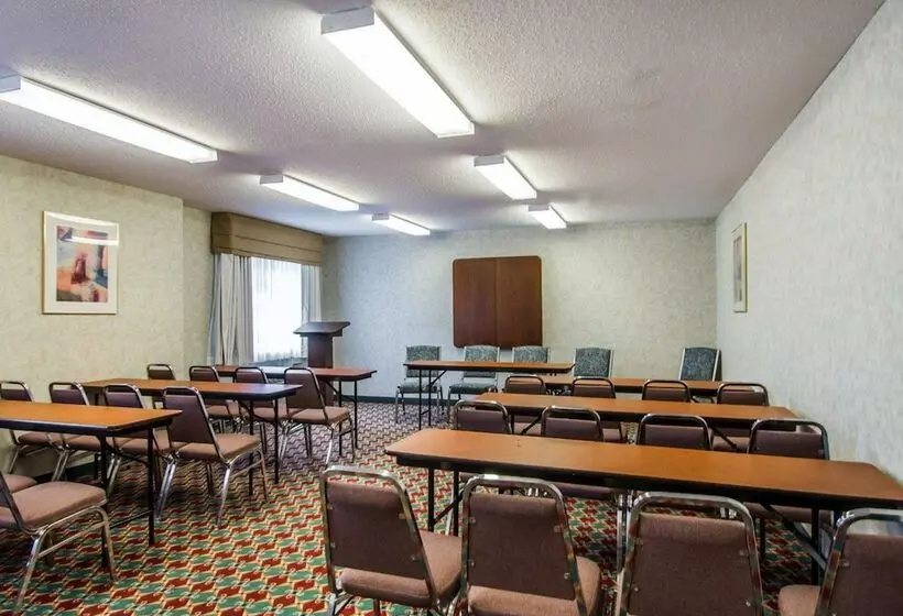 Отель Sleep Inn & Suites