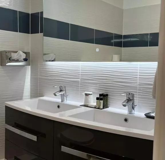 فندق The Originals Boutique, Hôtel Le George, Loches