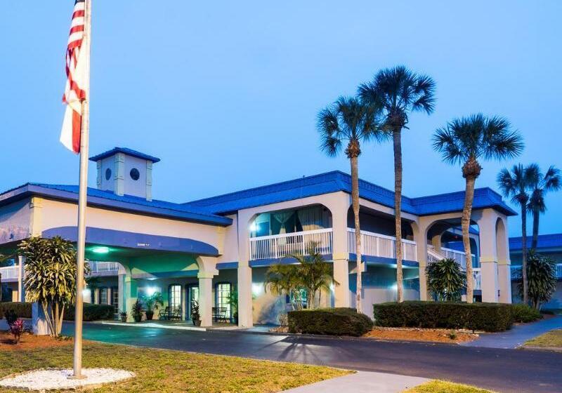 בית מלון כפרי Vista Inn And Suites Tampa