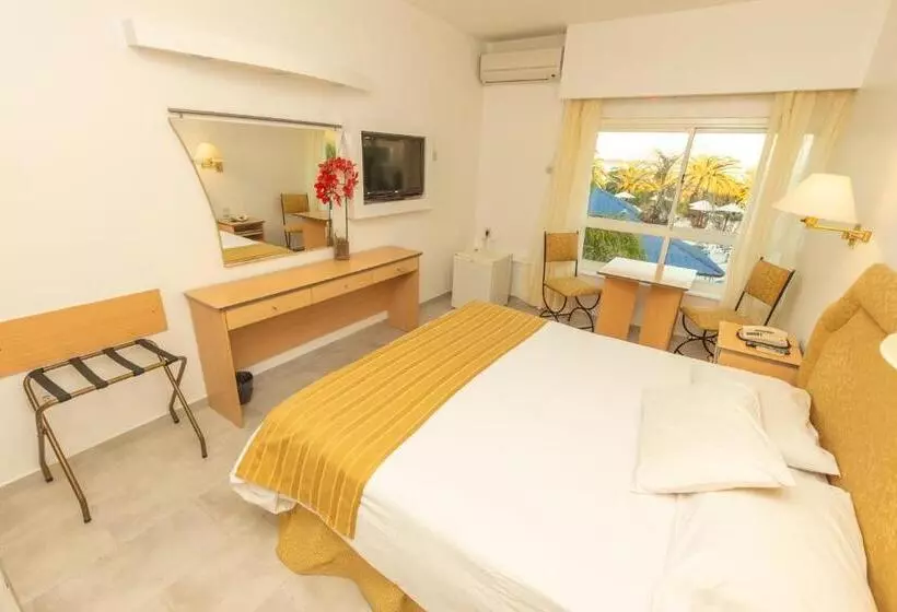 Marina Del Faro Resort