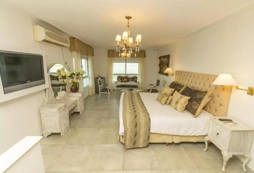 Marina Del Faro Resort