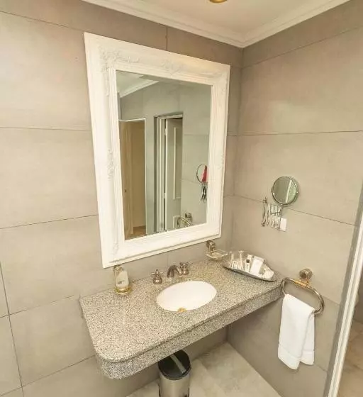 Marina Del Faro Resort