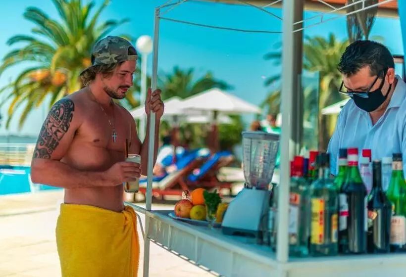 Marina Del Faro Resort