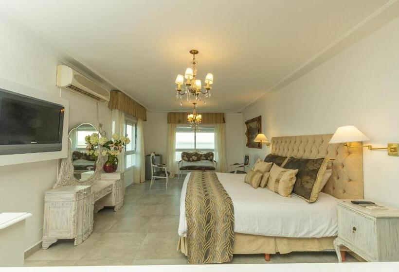 Marina Del Faro Resort