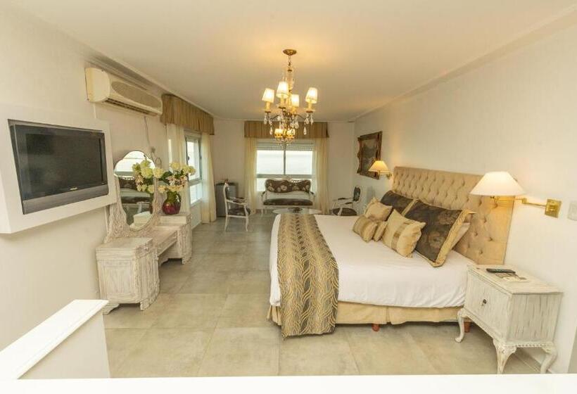 Marina Del Faro Resort