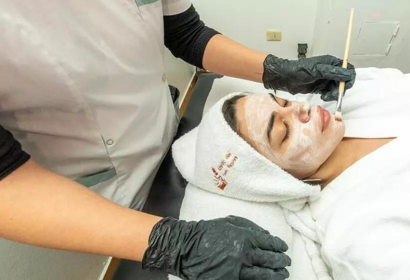 Marina Del Faro Resort