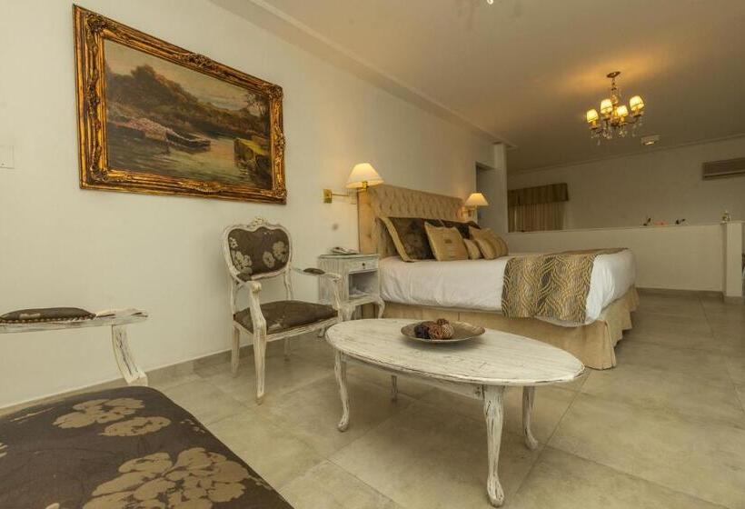 Marina Del Faro Resort