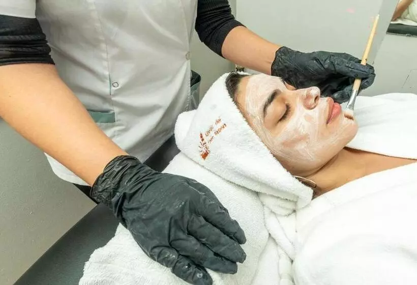 Marina Del Faro Resort