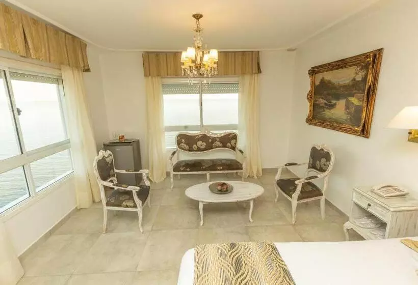 Marina Del Faro Resort