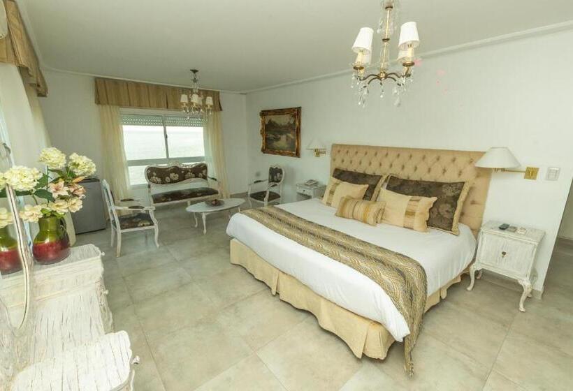 Marina Del Faro Resort