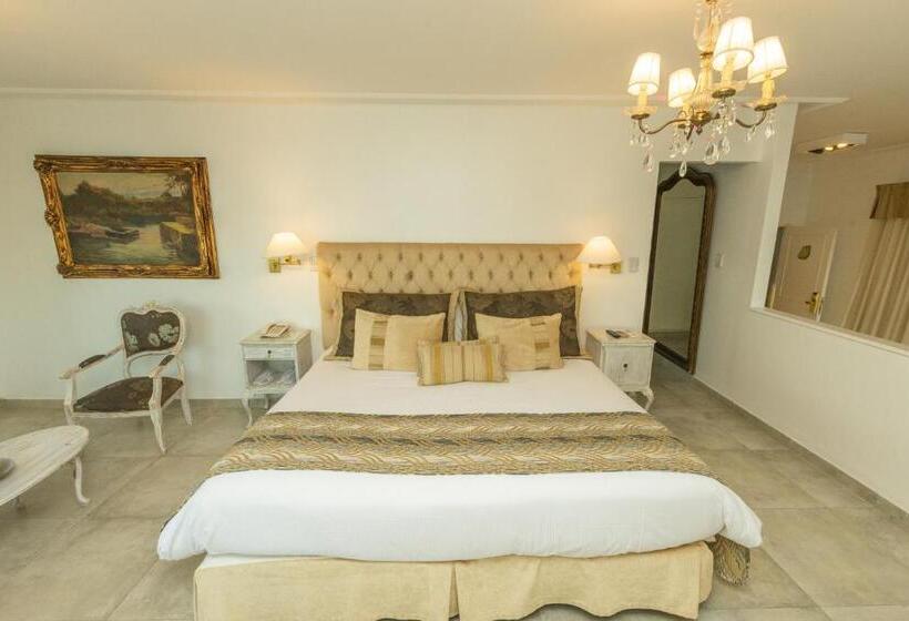 Marina Del Faro Resort