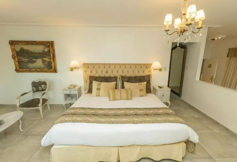 Marina Del Faro Resort