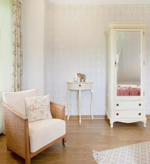 Aamiaismajoitus (B&B) Kashubian Lodge & Spa