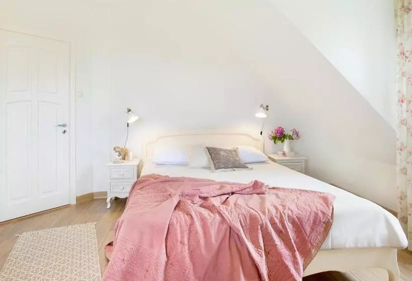 Aamiaismajoitus (B&B) Kashubian Lodge & Spa