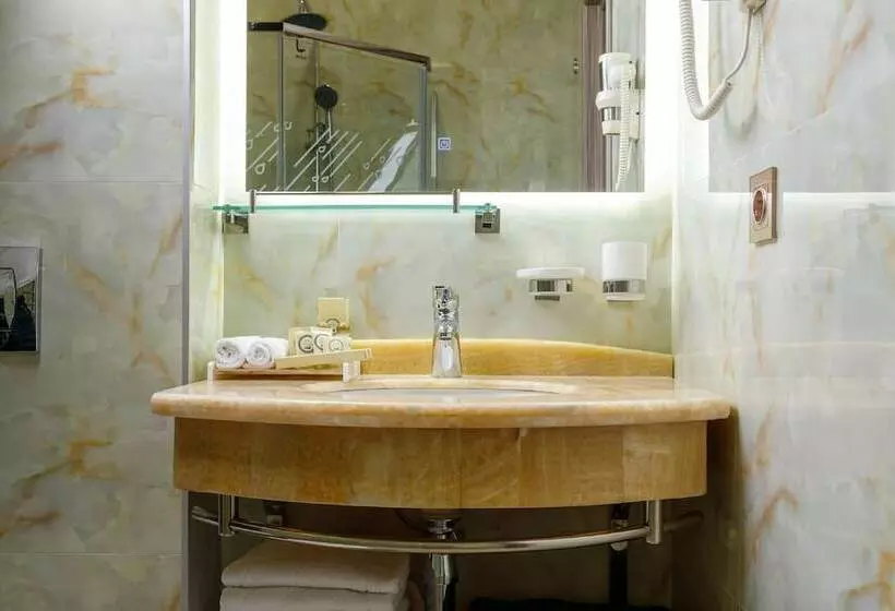 Mini Hotel Biography
