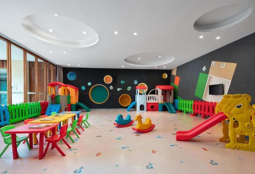 Отель Country Garden Golden Beach Spring