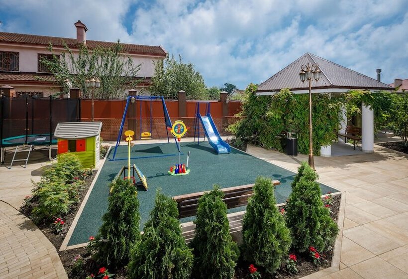 Mini Hotel Biography