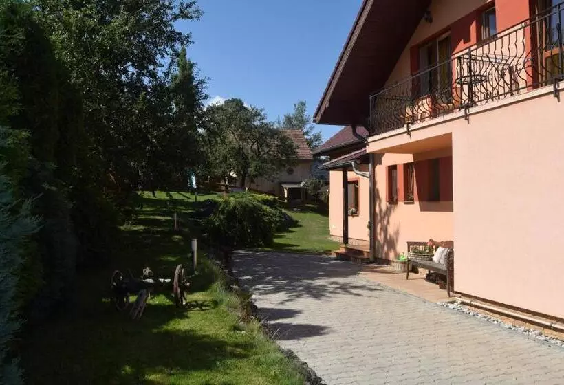 Majatalo Pezión Limbový Dvor