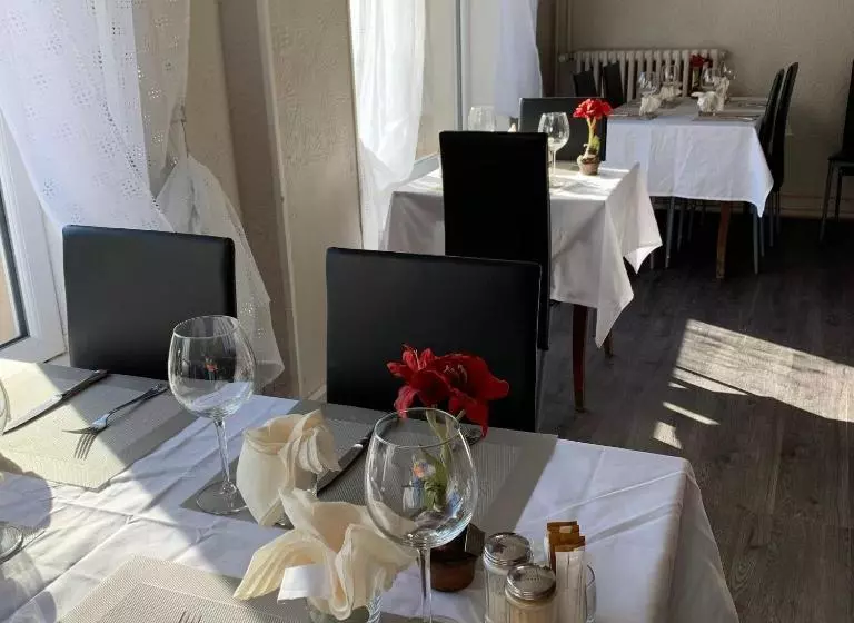 هتل Auberge Le Rabelais