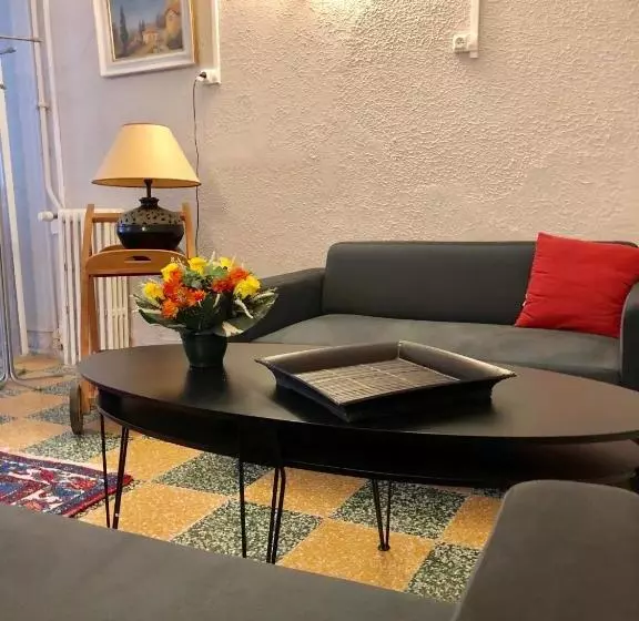 هتل Auberge Le Rabelais