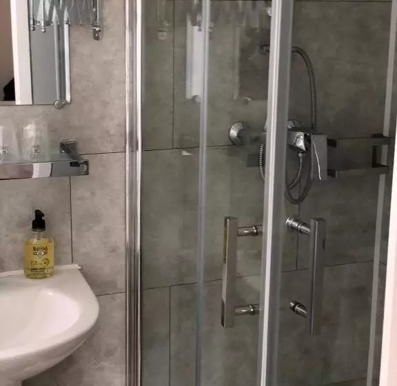 هتل Auberge Le Rabelais