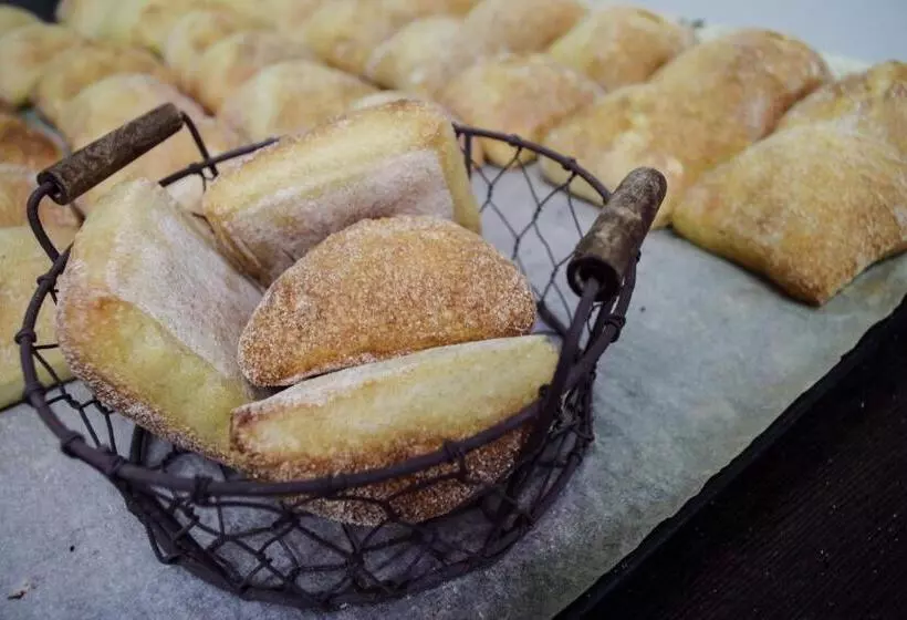 Отель De France