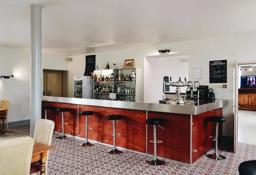 Отель De France