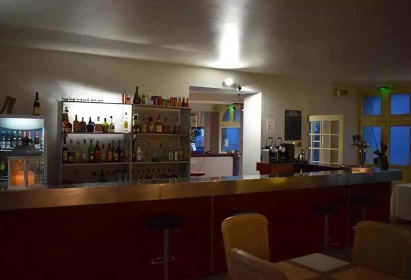 Отель De France