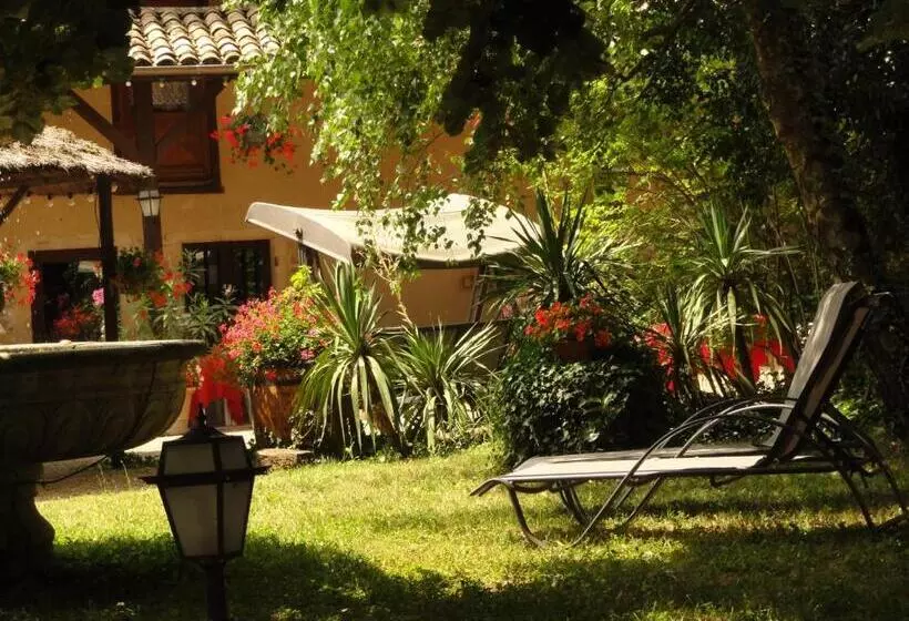 هتل Hostellerie Sarrasine Macon Est