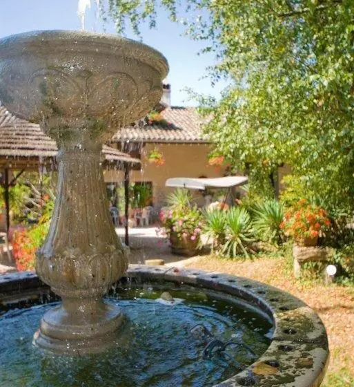 هتل Hostellerie Sarrasine Macon Est