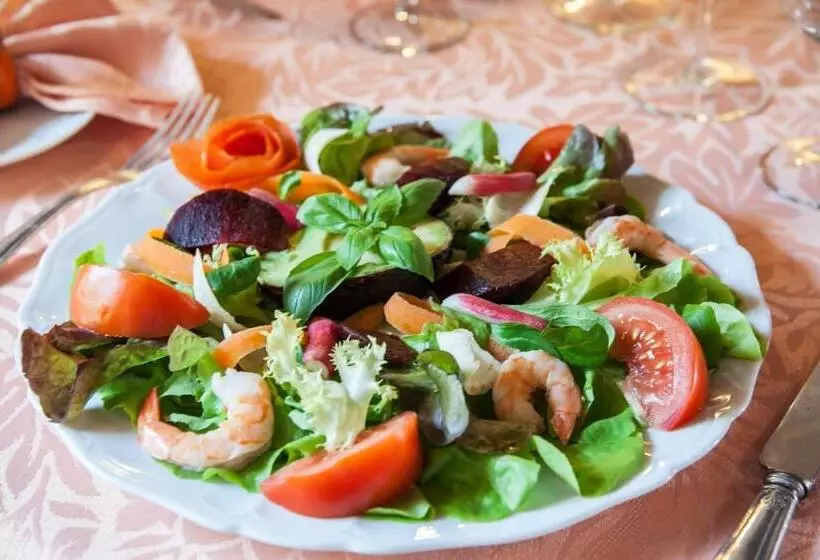 هتل Hostellerie Sarrasine Macon Est