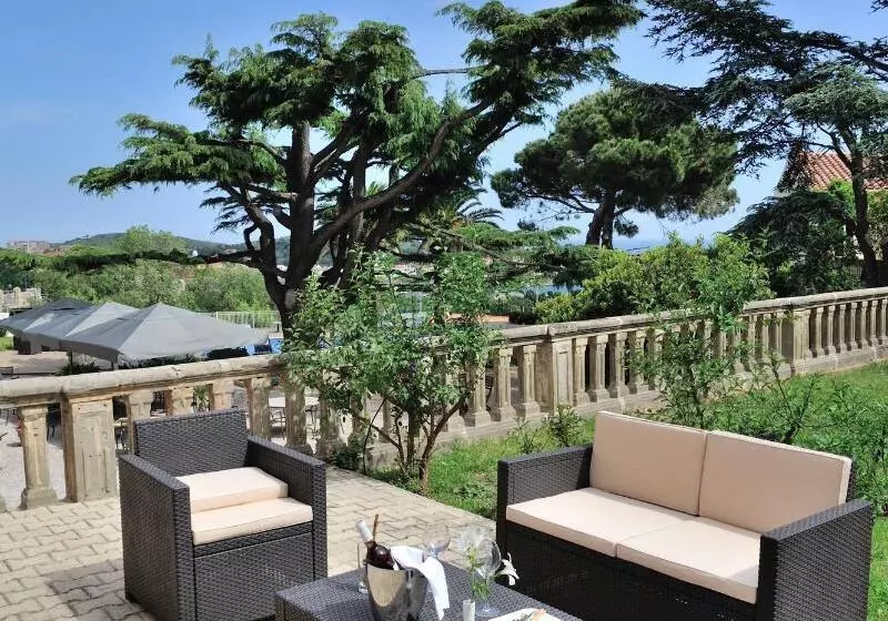 هتل Les Jardins Du Cedre