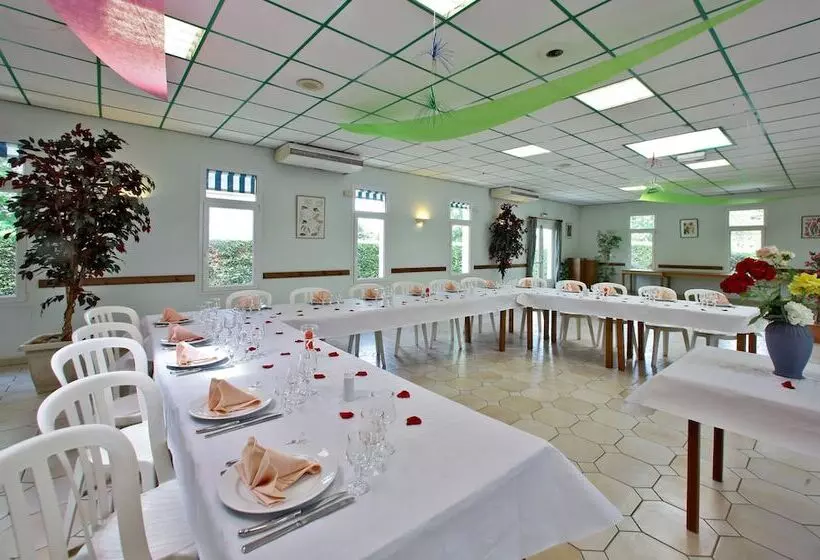 Hotelli Logis Hôtel Restaurant Le Sorbier