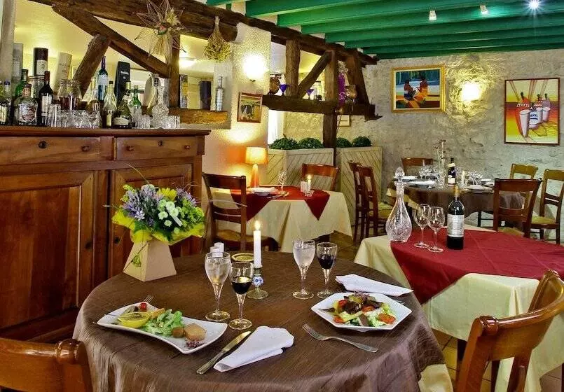 Hotelli Logis Hôtel Restaurant Le Sorbier