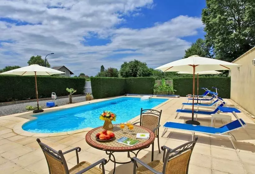 Hotelli Logis Hôtel Restaurant Le Sorbier