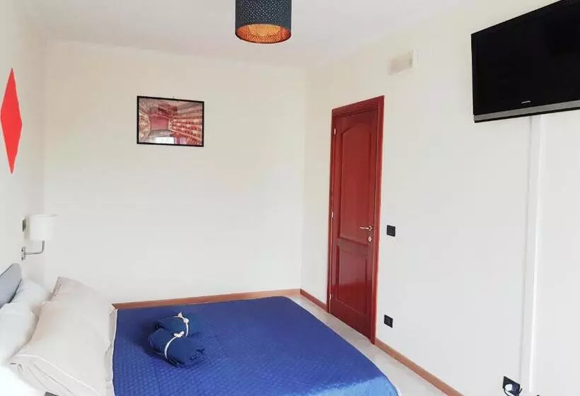 تختخواب و صبحانه Il Teatro