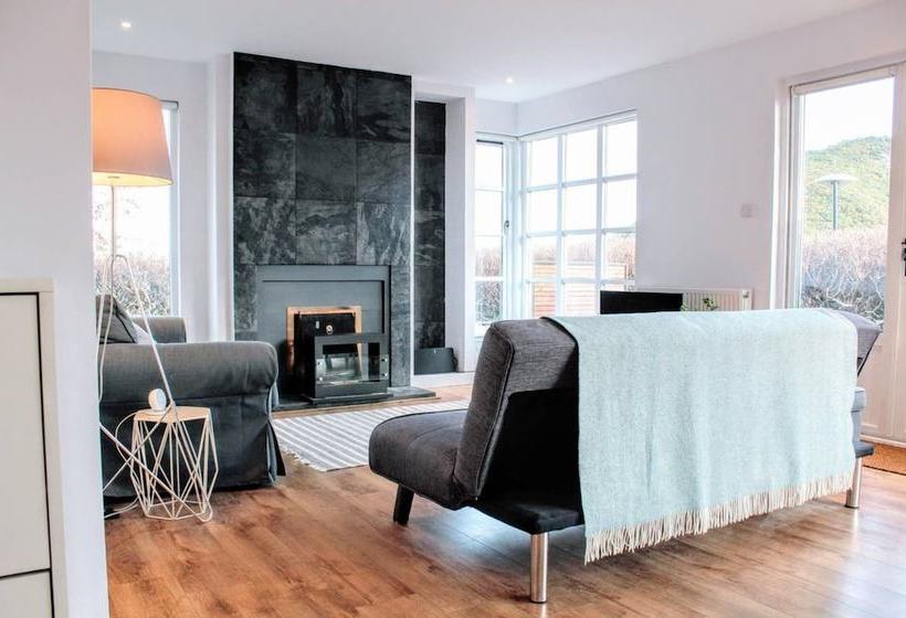 Beautiful Home With Castle Views And Garden And Parking