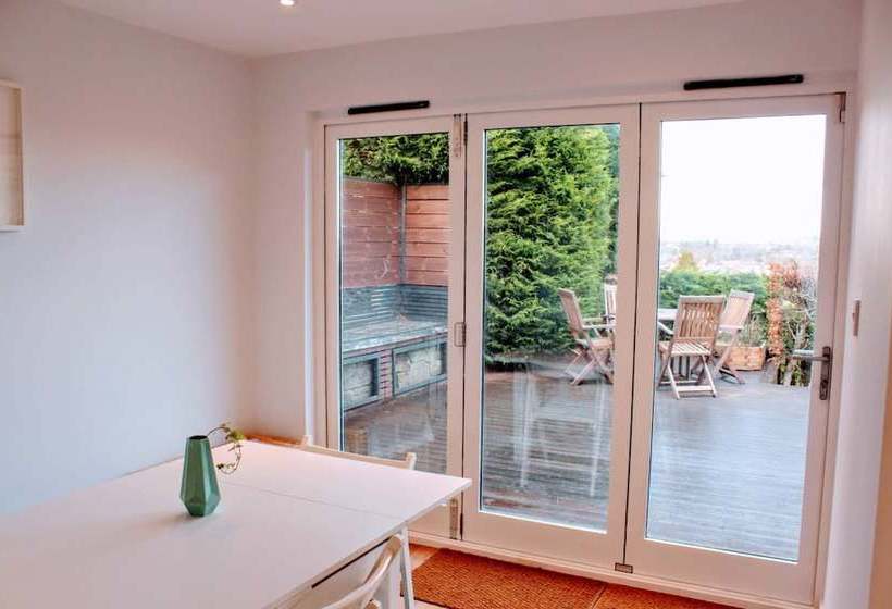 Beautiful Home With Castle Views And Garden And Parking