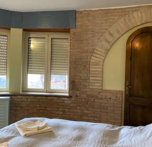 Aamiaismajoitus (B&B) Aci Brezza Di Mare