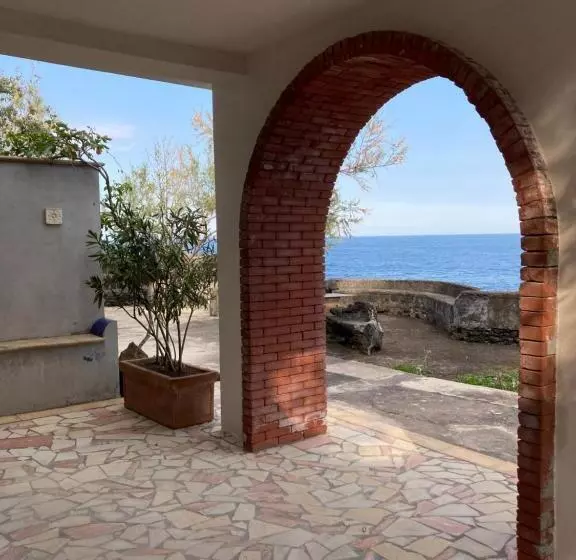 Aamiaismajoitus (B&B) Aci Brezza Di Mare